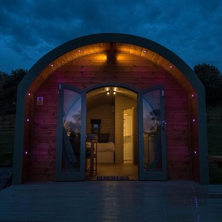 וורמינסטר Hidden Wood Glamping And The Hideaway Cabin מראה חיצוני תמונה