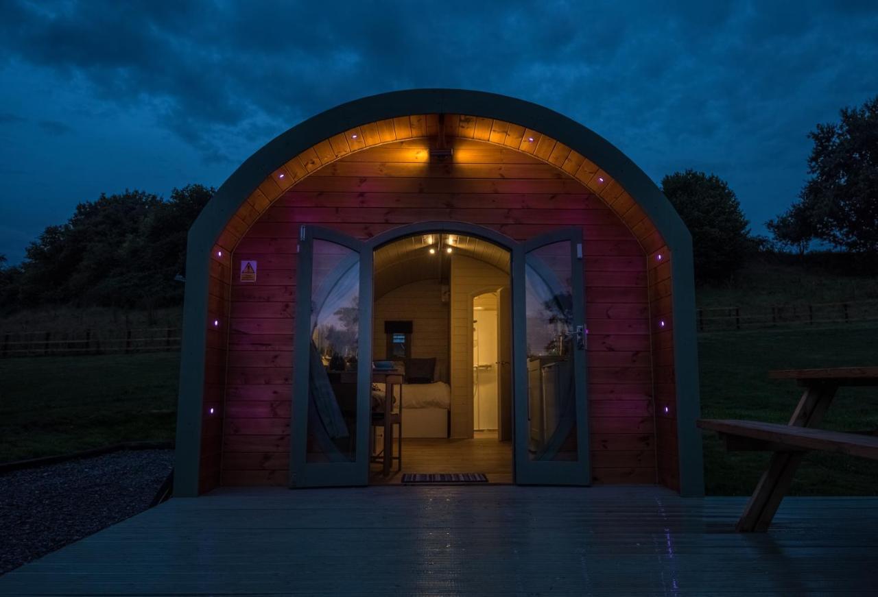 וורמינסטר Hidden Wood Glamping And The Hideaway Cabin מראה חיצוני תמונה